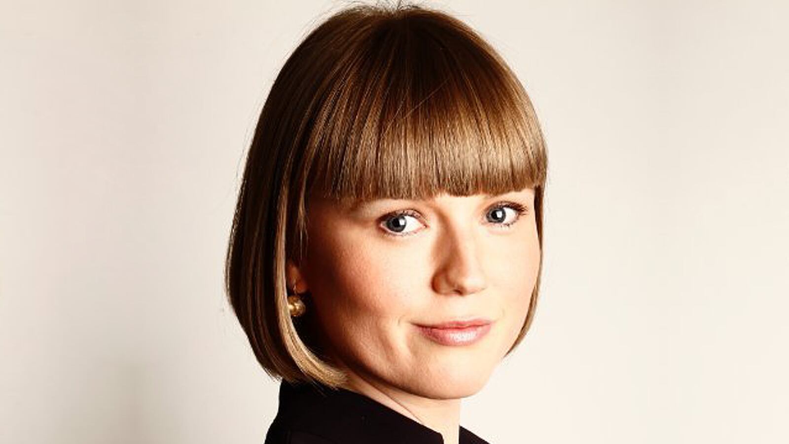 articles/2015/09/10/linkedin-lawyers-both-losers-in-absurd-sexy-picture-scandal/150910-shire-linkedin-scandal-tease_nulnaq