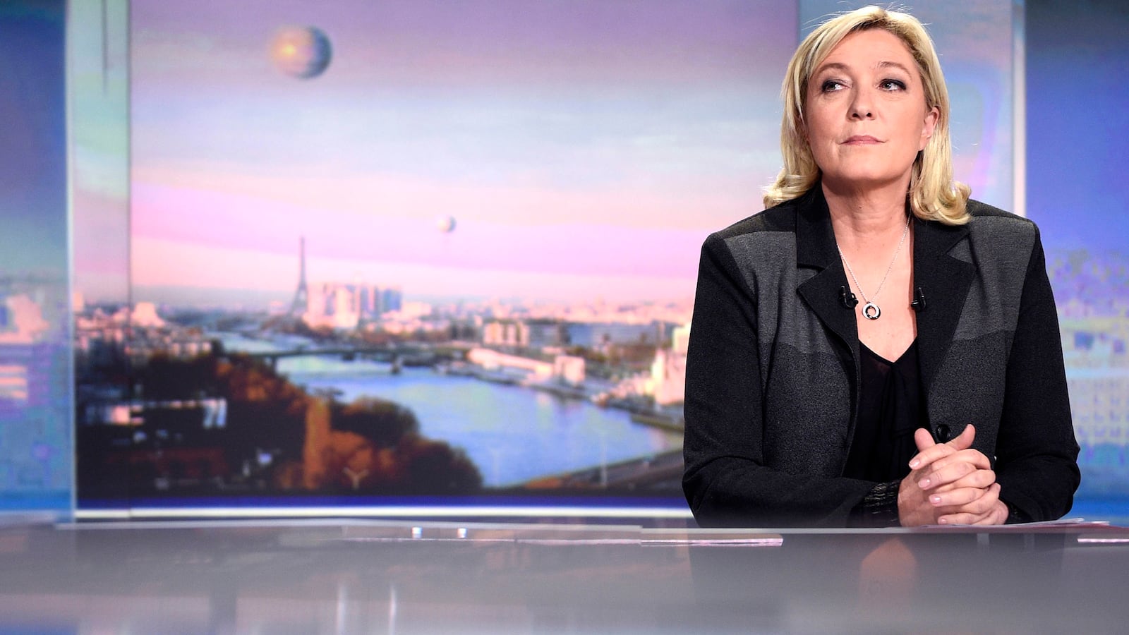 articles/2015/04/13/the-winning-strategy-behind-the-le-pen-family-feud/150413-Haddad-la-pen-tease_mr2gol