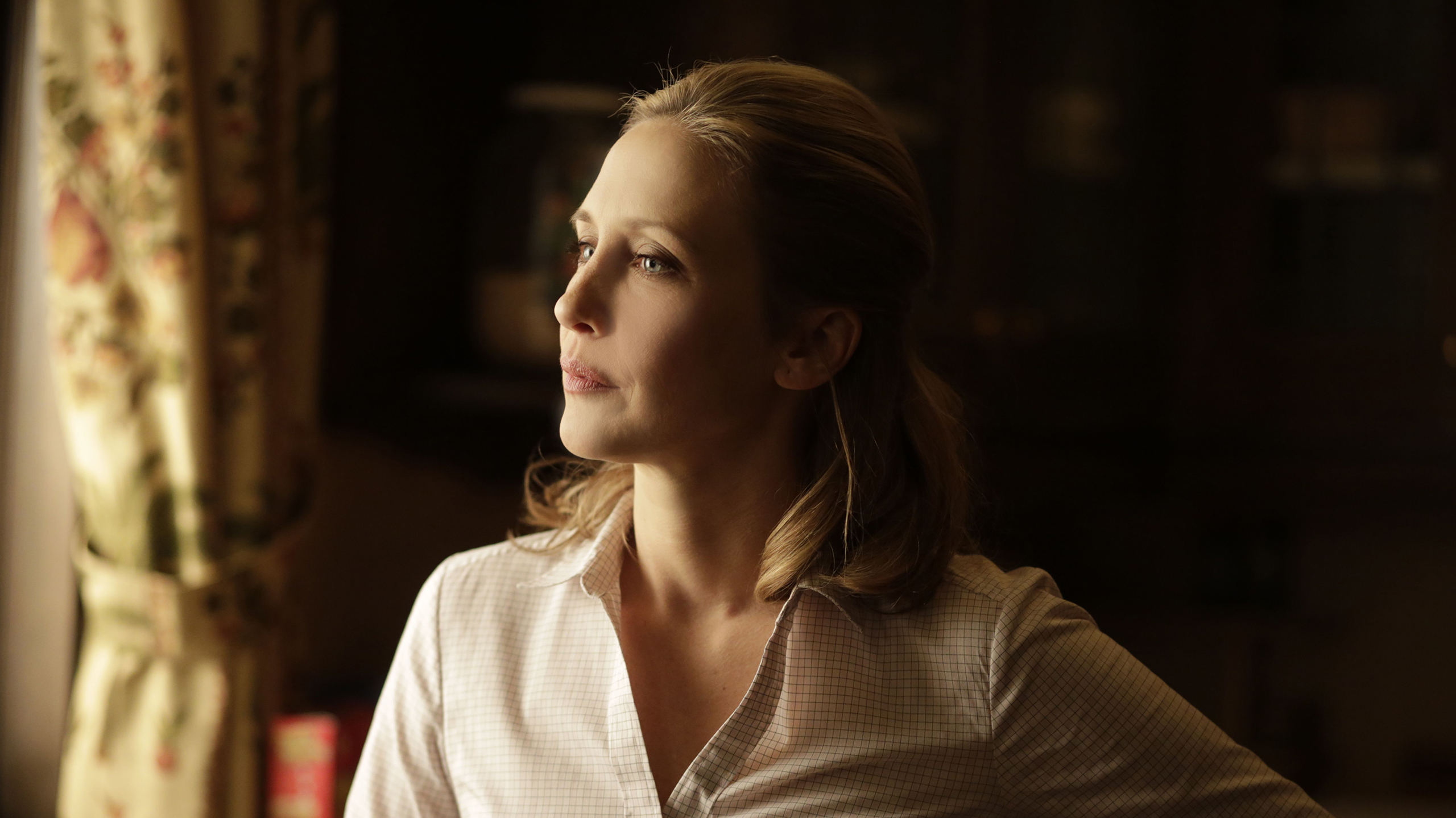 articles/2013/09/17/emmys-2013-vera-farmiga-should-win-the-emmy-for-bates-motel/130916-vera-farmiga-tease_zreduz