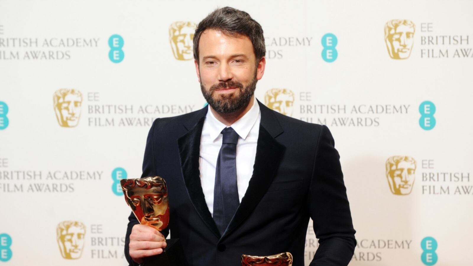 cheats/2013/02/10/argo-wins-bafta-best-film/affleck-bafta-cheat_vybfug