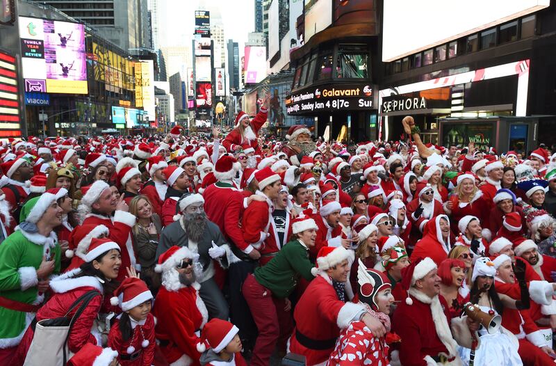 galleries/2014/12/13/new-york-santacon-2014-photos/141213-santacon-nyc-12_urryuw
