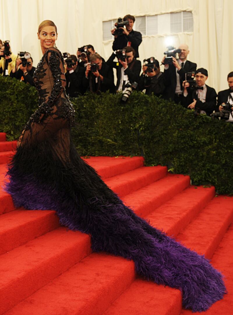galleries/2012/05/07/met-gala-2012-red-carpet-best-dressed-from-costume-institute-gala/met-costume-gala-beyonce_k9gwyy