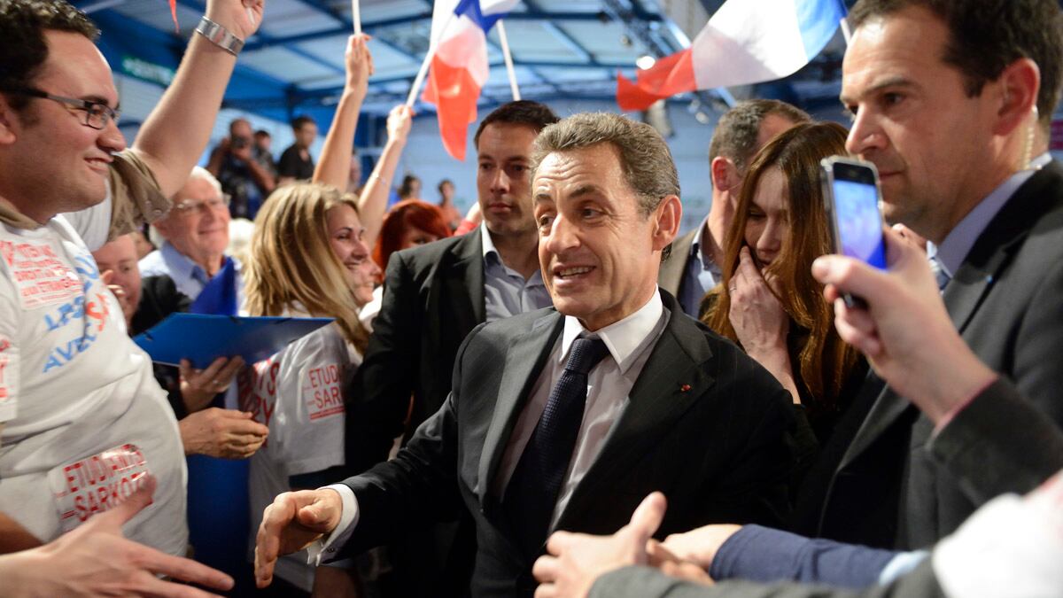 cheats/2012/04/30/sarkozy-closes-gap-on-hollande/sarkozy-closes-gap-with-hollande-cheat_agfkam