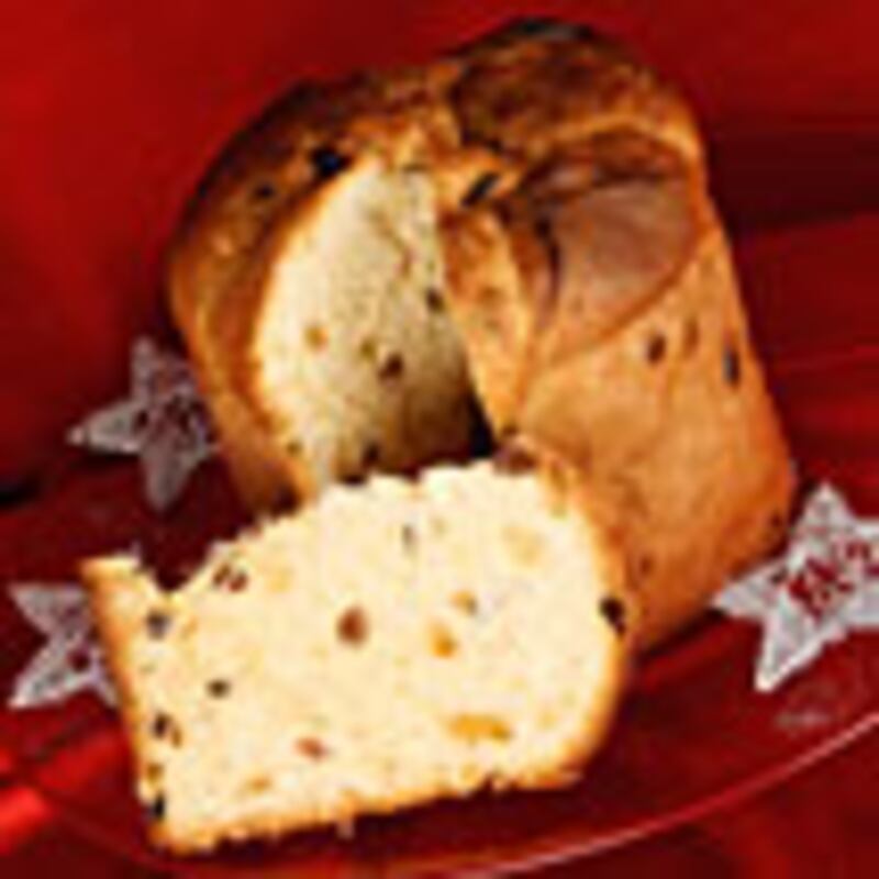 articles/2009/12/22/all-star-chefs-favorite-christmas-recipes/wte-x-mas-dinner---panettone_cbueyo