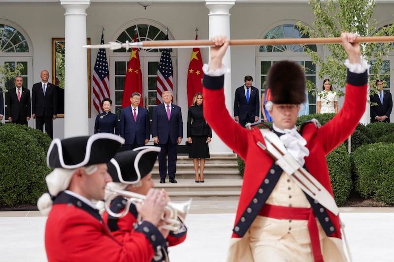 US President Donald Trump, first lady Melania Trump, Chinese President Xi Jinping, his wife, Peng Liyuan, US Vice President JD Vance, his wife, Usha Vance, Ivanka Trump, Politburo Standing Committee member Cai Qi and China's Foreign Minster Wang Yi attend a ceremony at the colonnade in the White House in Washington, D.C., US, September 24, 2026. REUTERS/Jonathan Ernst