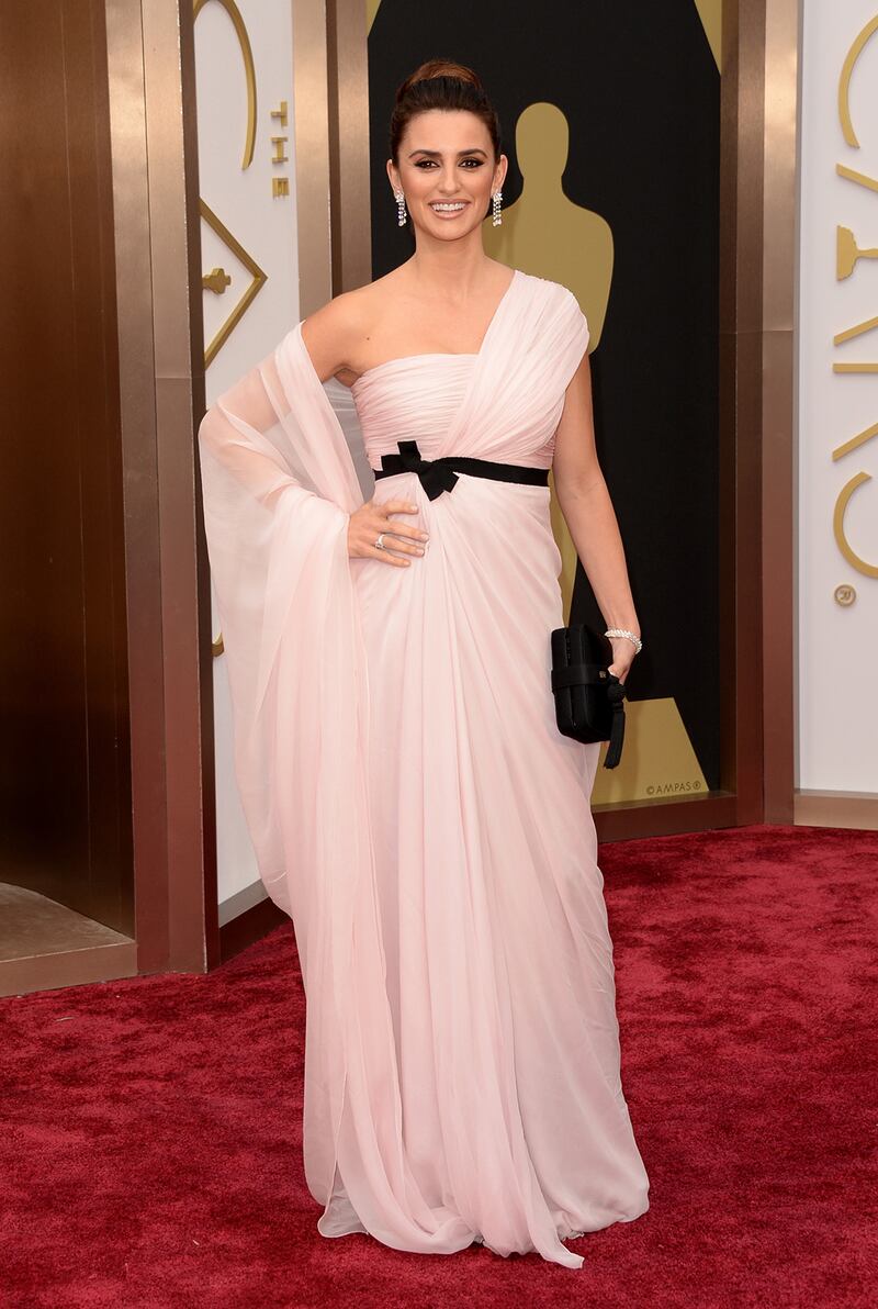 galleries/2014/03/02/best-of-the-2014-oscars-red-carpet-jennifer-lawrence-lupita-nyong-o-and-more-photos/oscars-redcarpet-cruz_wpigf1