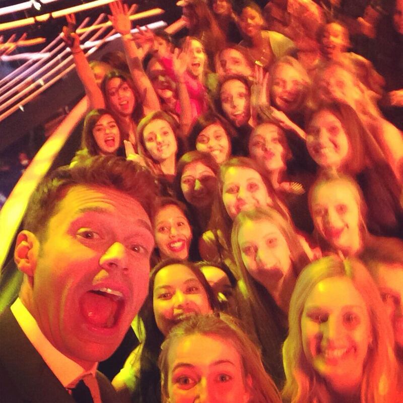 galleries/2014/03/09/ellen-s-oscar-selfie-the-week-s-best-celebrity-selfies-photos/140307-selfies-RyanSeacrest_wvnsla