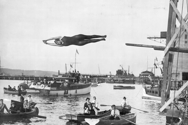 galleries/2013/05/25/vintage-summer-in-new-york-the-sweet-sweaty-city-life/130524-nyc-swim-dive_lxj3dg