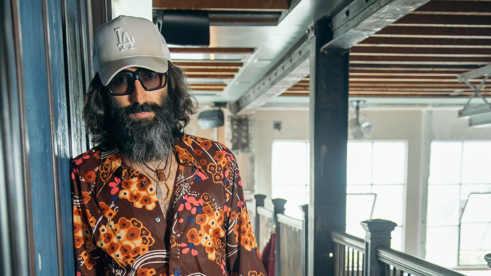 181005-rothbaum-bartending-tease_howogl