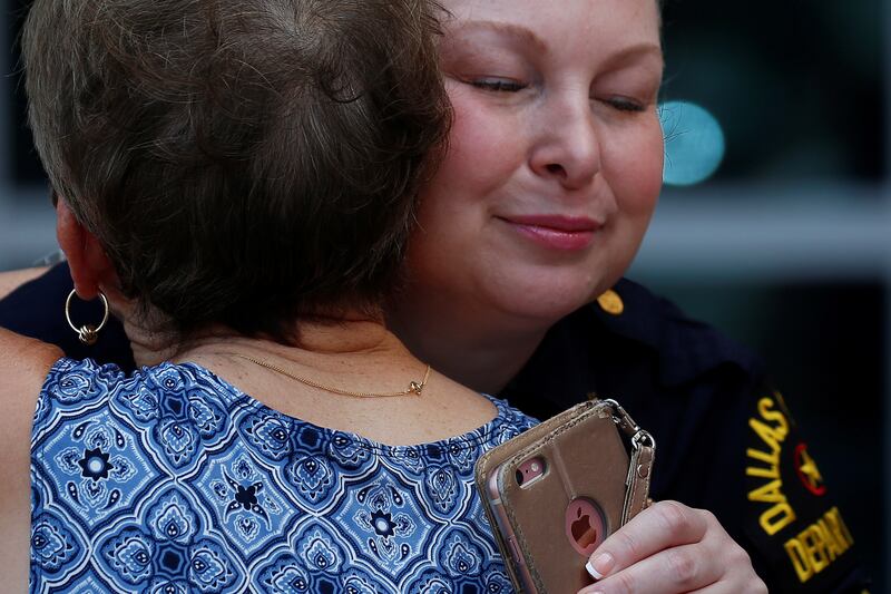 galleries/2016/07/12/a-tearful-day-in-dallas-photos/160712-dallas-funeral3_vt7hwe