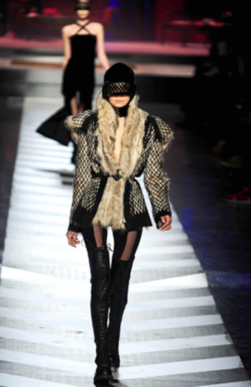 galleries/2009/03/11/paris-fashion-week/paris-fashion-week-5-1_nh1ao5