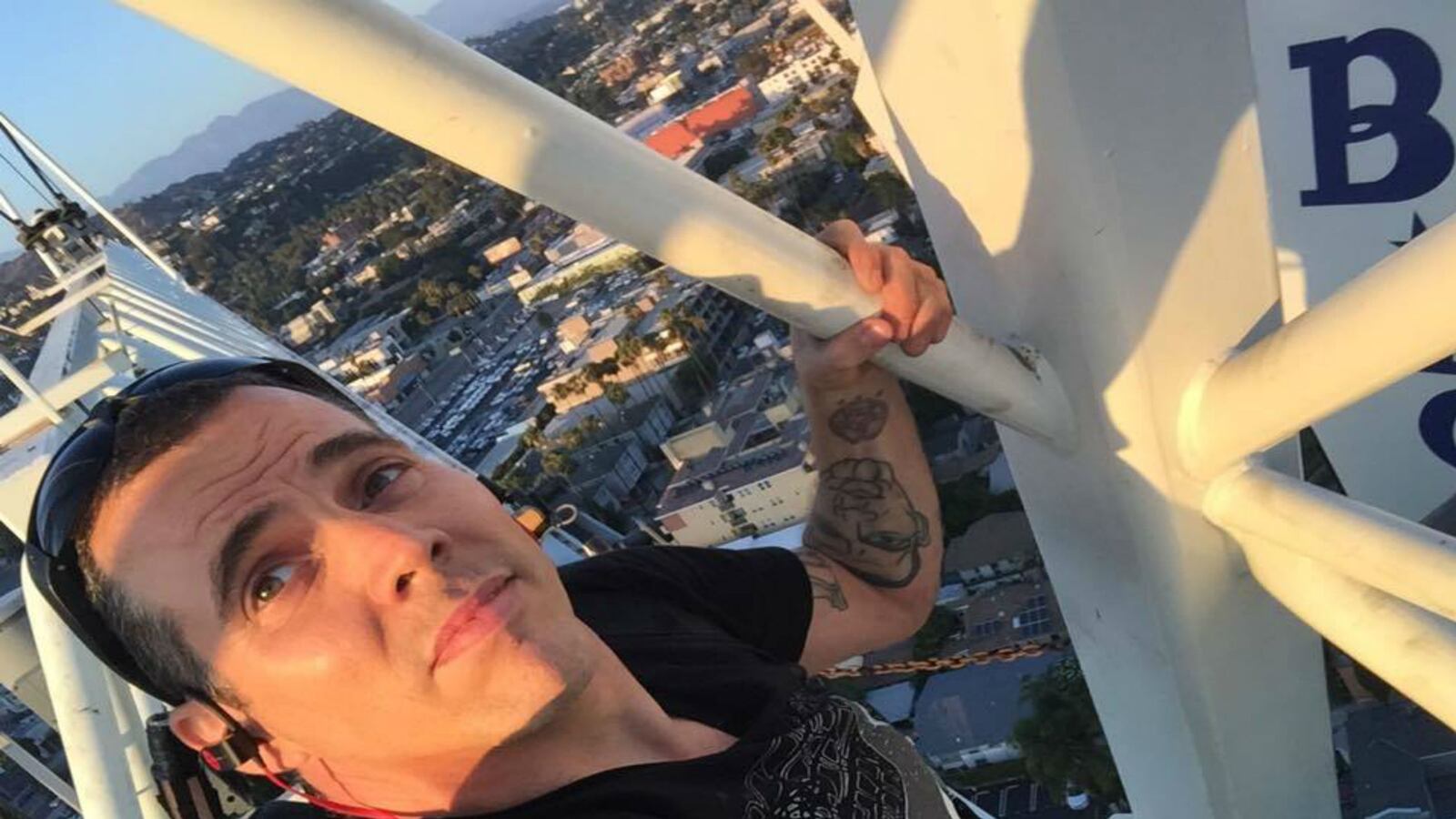 cheats/2015/08/09/steve-o-arrested-in-seaworld-protest/150809-steve-o-protest-cheat_ilesof