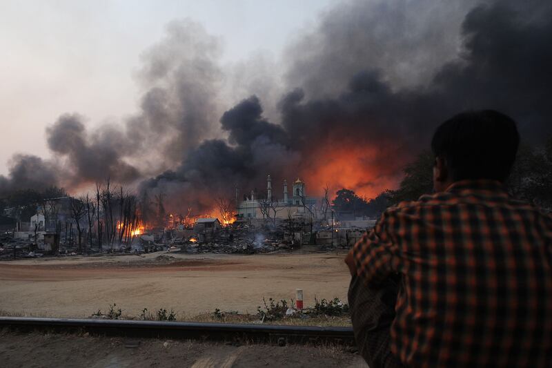 galleries/2013/03/22/uproar-in-burma-see-the-shocking-photos/myanmar-riots-1_lf8qpl