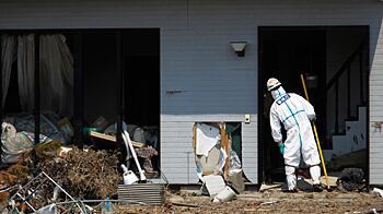 cheats/2011/04/15/japan-order-nuclear-plant-to-pay-evacuees/japan-missing-people_okvnyo