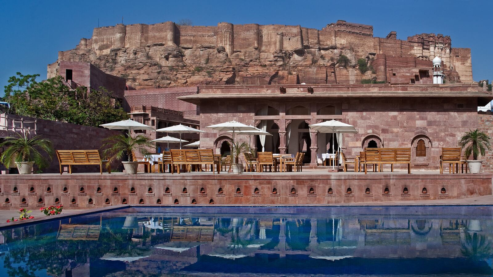 articles/2014/03/02/jodhpur-is-an-oasis-in-the-middle-of-the-mad-rush-of-india/140228-oconnor-india-hotel-tease_k7cwgq