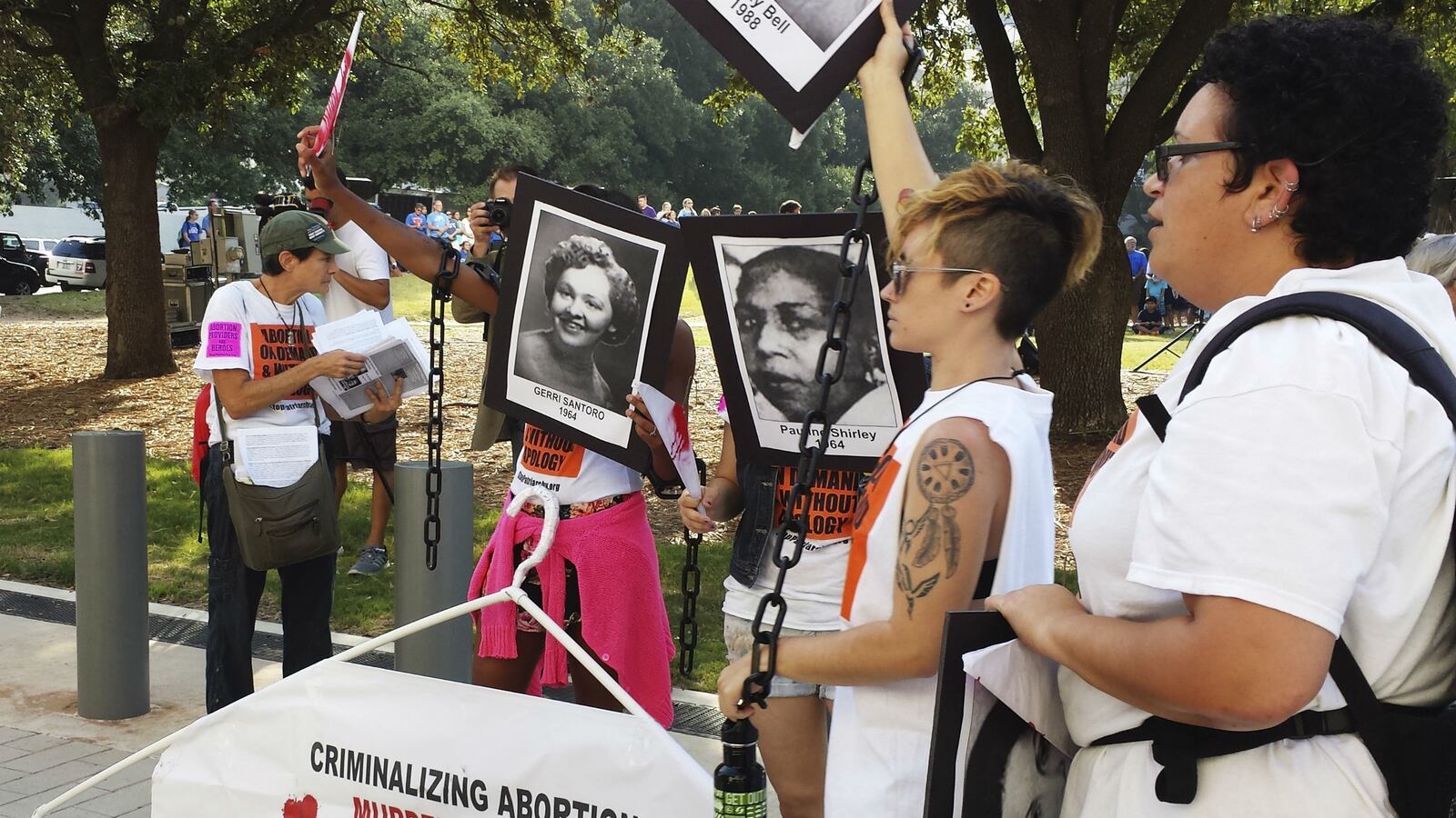 cheats/2014/10/02/court-ruling-closes-most-texas-abortion-clinics/141002texas-abortion-cheat_nt9sqz