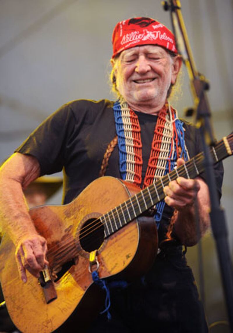 galleries/2009/11/13/stars-who-smoke-weed/celewho-smoke-pot---willie-nelson_st1hpk