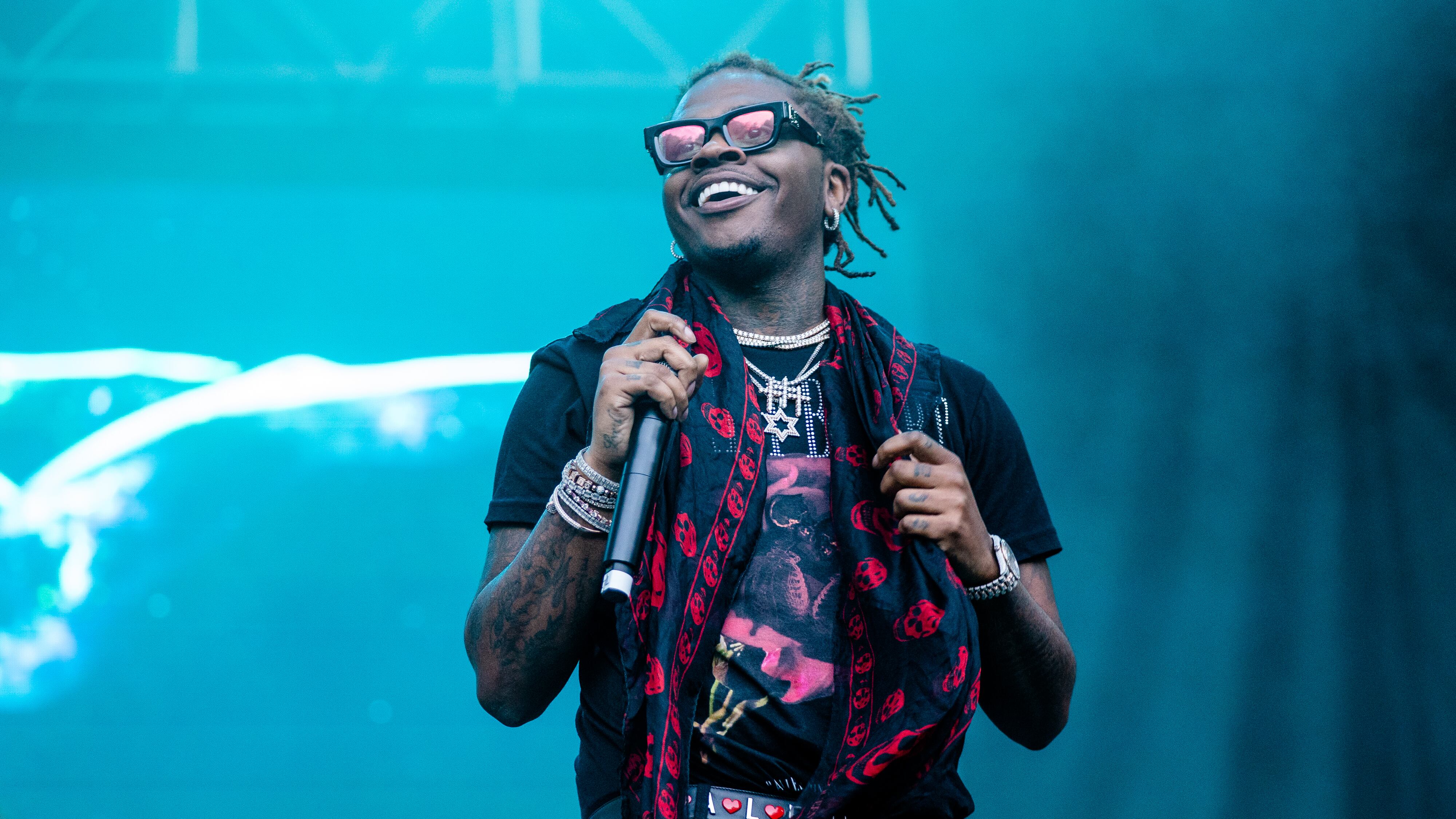 Rapper Gunna Surrenders on Gang-Related RICO Charges, Joins Young Thug ...