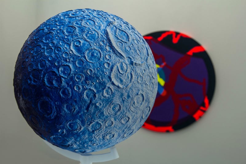 articles/2017/05/05/inside-frieze-new-york-how-the-super-rich-shop-for-art/170505-Teeman-Frieze-art-tease2_hvnzk3