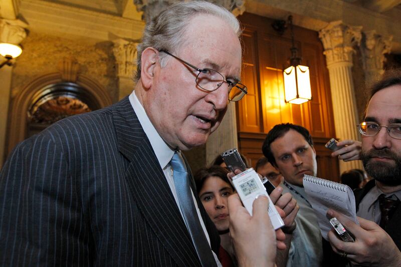 articles/2011/07/12/murdoch-phone-hacking-scandal-senate-committee-chair-urges-probe/jay-rockefeller-solomon_akejtr