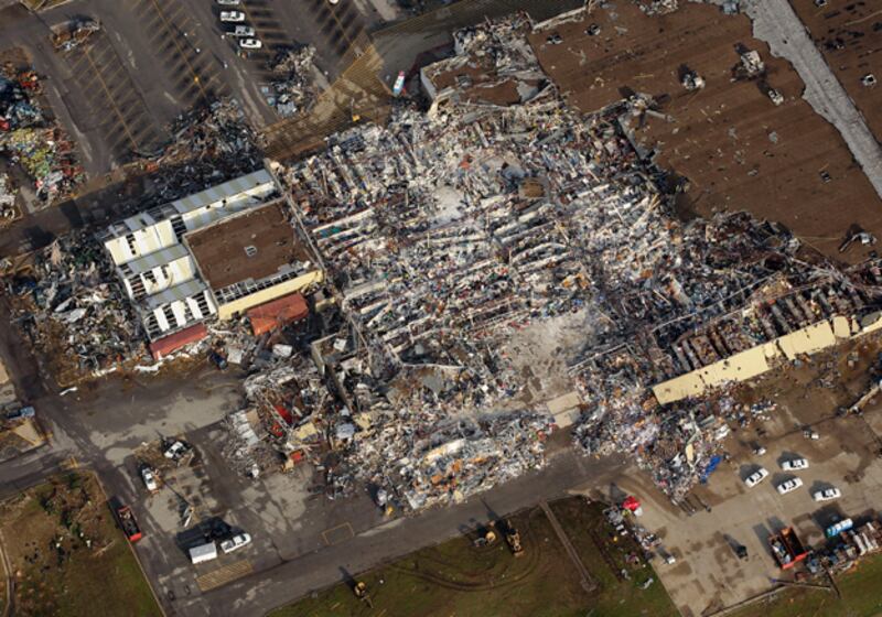 galleries/2011/05/25/joplin-mo-before-and-after-the-storm/joplin-before-after---walmart-after_bphfbo