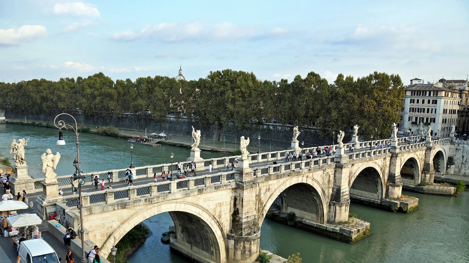 articles/2015/08/17/severed-leg-washes-up-on-the-banks-of-rome-s-tiber-river/150817-barbie-river-leg-tease_j6f9mz