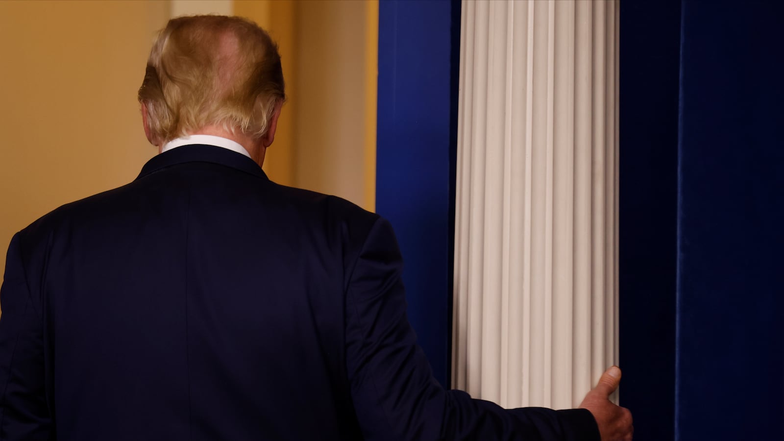 2021-01-18T141637Z_1845050585_RC2EAL95YXIQ_RTRMADP_3_USA-ELECTION-POSTCARDS_gcqsev