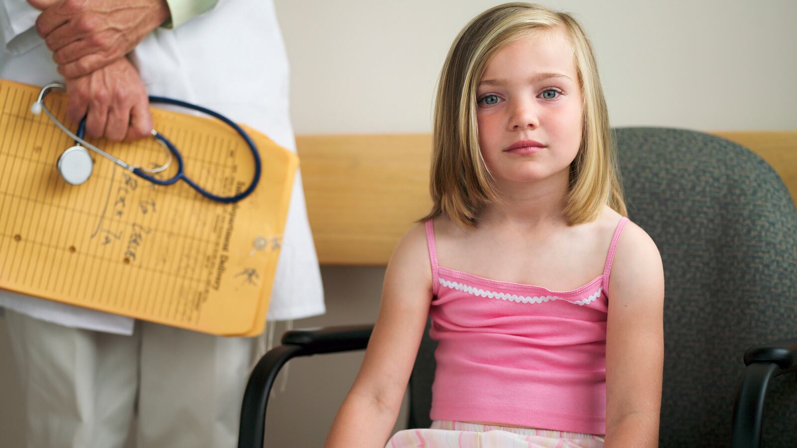 articles/2014/02/14/pediatrician-don-t-make-your-kid-s-healthcare-a-proxy-in-your-divorce-battles/140213-saunders-healthcare-kids-tease_zrqjzw