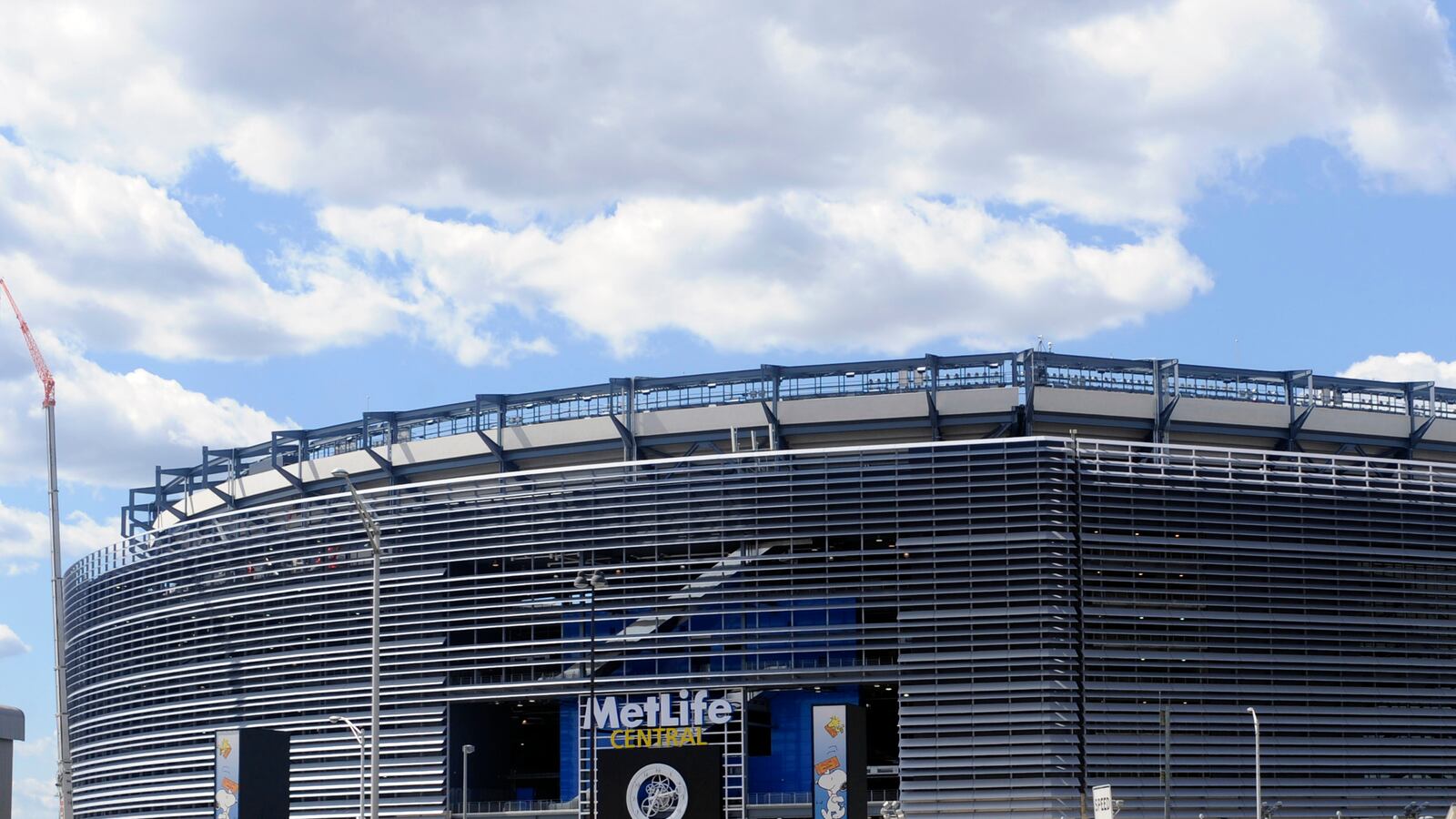 articles/2013/02/05/why-the-nfl-has-awarded-super-bowl-2014-to-cold-weather-east-rutherford/130204-Weiner-super-bowl-tease_jnhxco