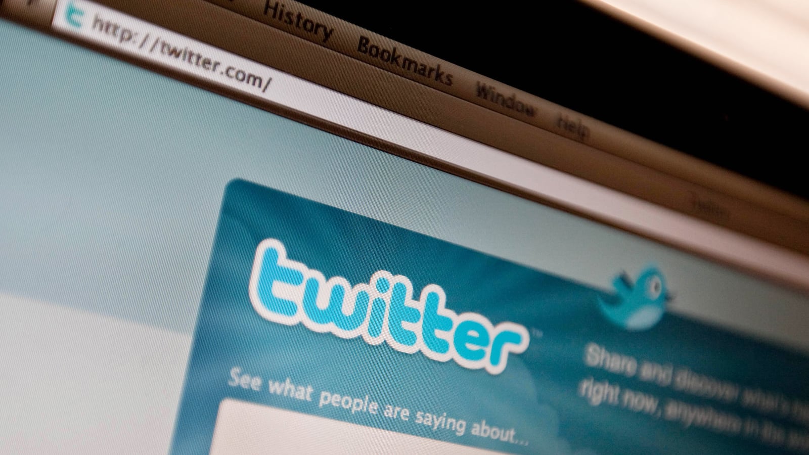 articles/2013/03/01/new-services-immortalize-tweets/130229-twitter-after-death-shapiro-tease_iwxpjl