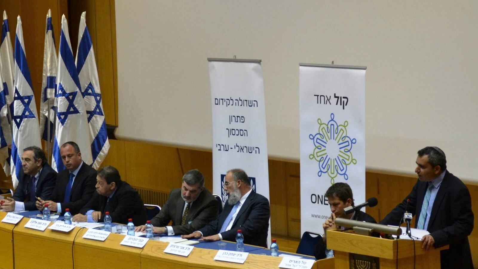 articles/2013/05/20/the-arab-peace-initiative-makes-its-way-to-the-knesset/knesset-caucus-cropped-openz_juqbvt