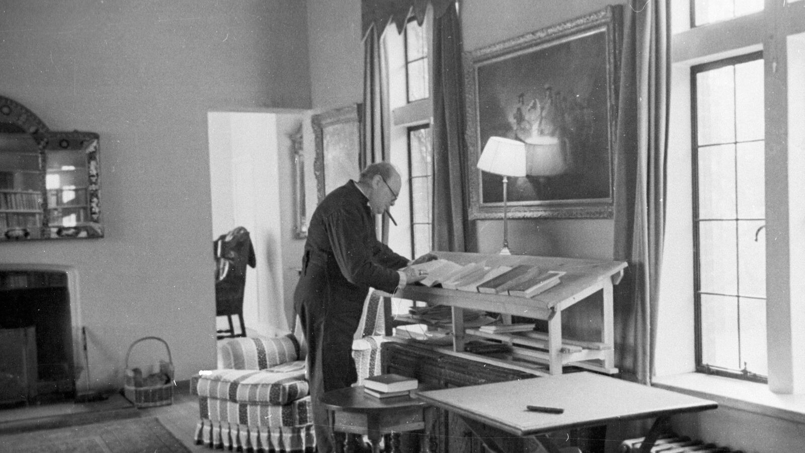 articles/2014/06/02/work-like-churchill-ditch-your-office-chair-and-embrace-the-standing-desk/140527-ferenstein-desk-tease_sy0xzc