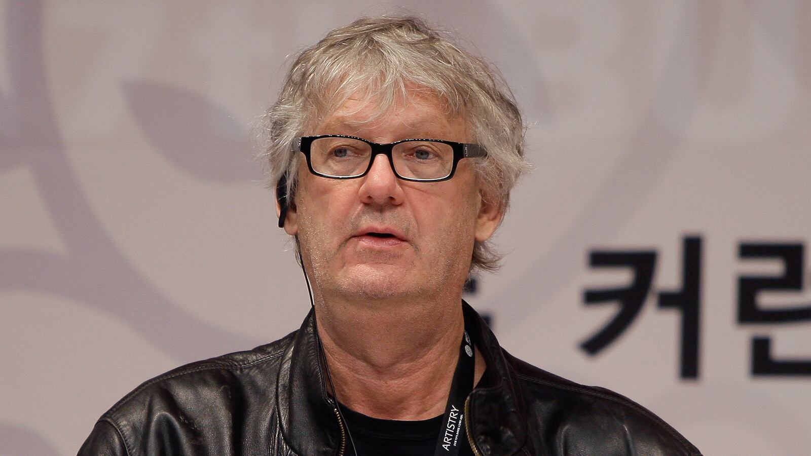 cheats/2013/09/26/canadian-author-apologizes-for-women-writers-comment/130926-david-gilmour-cheat_p70y2m