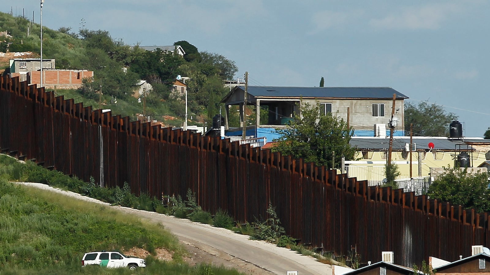 articles/2013/01/29/as-obama-offers-immigration-plan-report-shows-border-patrol-corruption/130128-Becker-Border-Patrol-tease_eppvdp