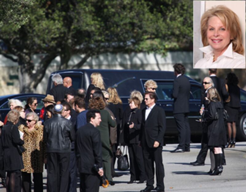 articles/2010/11/22/hollywood-stars-and-composers-come-out-for-murdered-publicist-ronni-chasens-memorial-in-los-angeles/bernstein-chasen-memorial_142854_bbb2pb