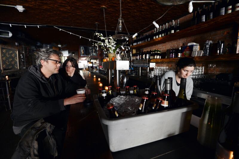 galleries/2012/11/06/sandy-s-shortages-power-gas-water-more-photos/snady-shortages-beer_qi6avi