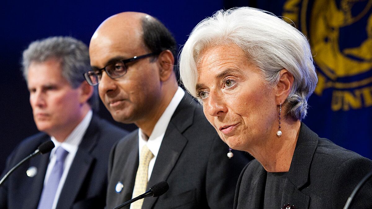 cheats/2011/09/25/fear-of-euro-zone-debt-crisis-grows/european-debt-crisis-pressure-cheat-box_cvizfl