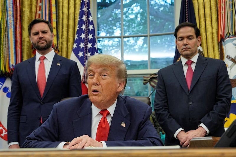 U.S. President Donald Trump, Secretary of State Marco Rubio and Vice President JD Vance meet Democratic Republic of the Congo's Foreign Minister Therese Kayikwamba Wagner (not pictured) and Rwanda's Foreign Minister Olivier Nduhungirehe (not pictured) in the Oval Office at the White House in Washington D.C., June 27, 2025. REUTERS/Ken Cedeno