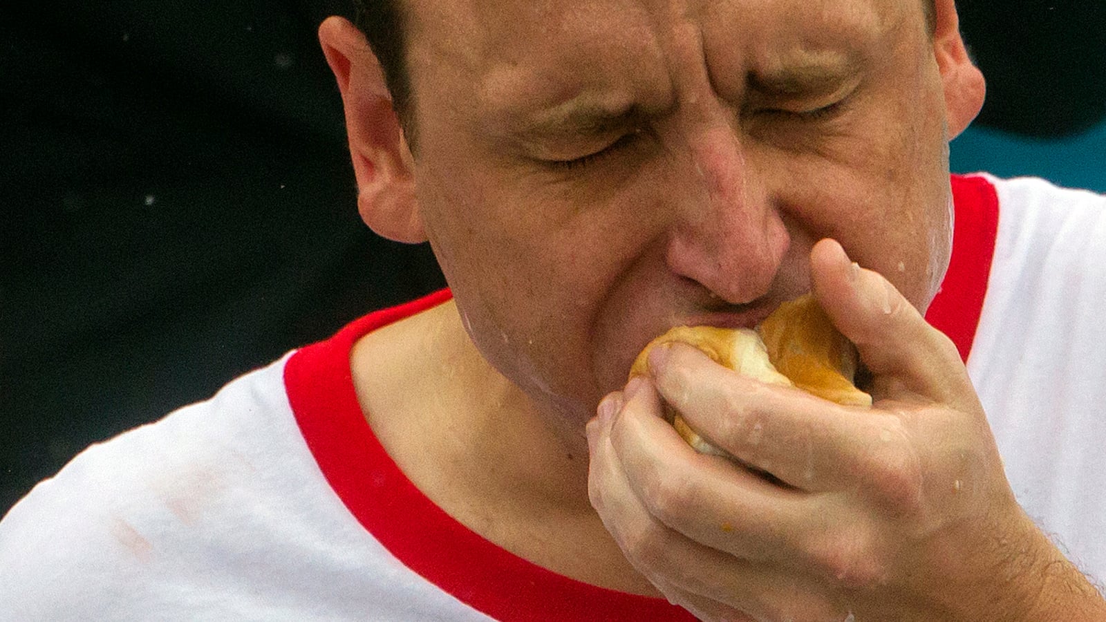 articles/2014/07/05/how-to-stomach-a-hot-dog-eating-contest/140704-silverman-hot-dog-tease_res9kc