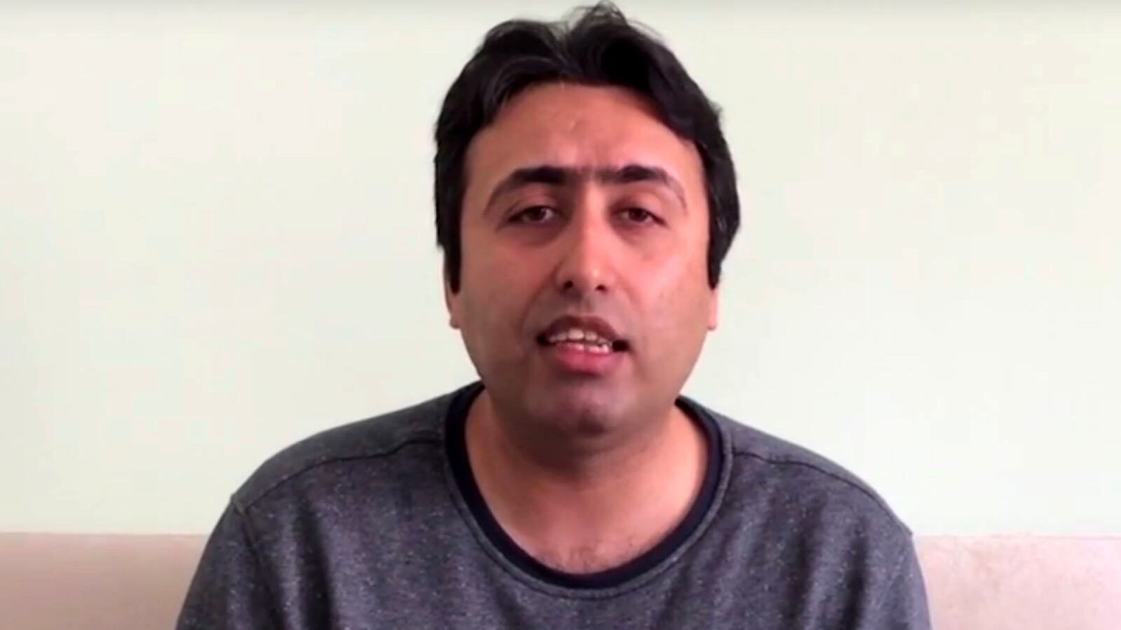 videos/2016/04/25/mehdi-mousavi-message-to-the-torturer/160425-iranwire-interrogation-victims_gdwcgo