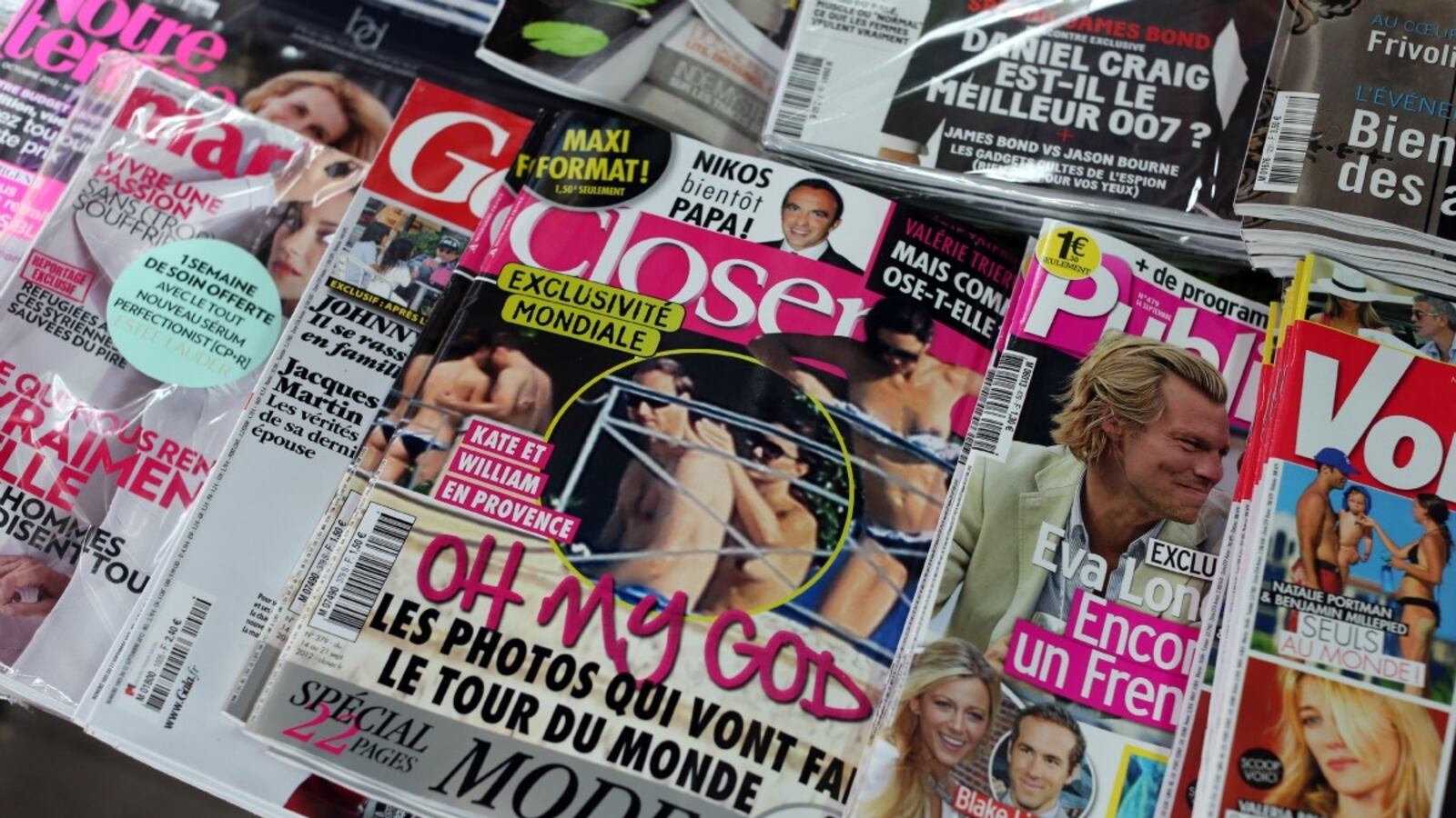 cheats/2012/09/15/italian-magazine-has-topless-kate-pics/kate-middleton-topless-cheat_d7fxs7