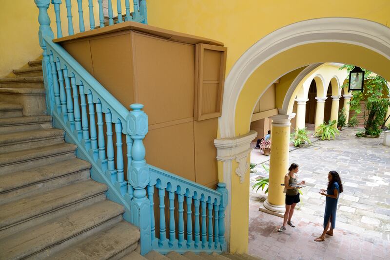 galleries/2015/06/20/a-grand-adventure-in-modern-art-at-havana-s-biennale/150619-schriebl-cuba-art-14_joxad5