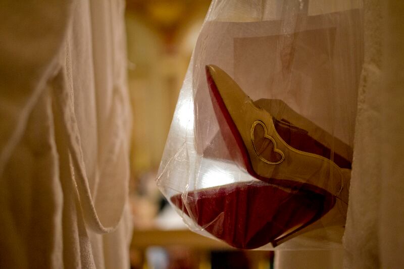 galleries/2012/02/15/new-york-fashion-week-fall-2012-backstage-at-marchesa-photos/marchesa-nyfw-tachman-89_iowt43