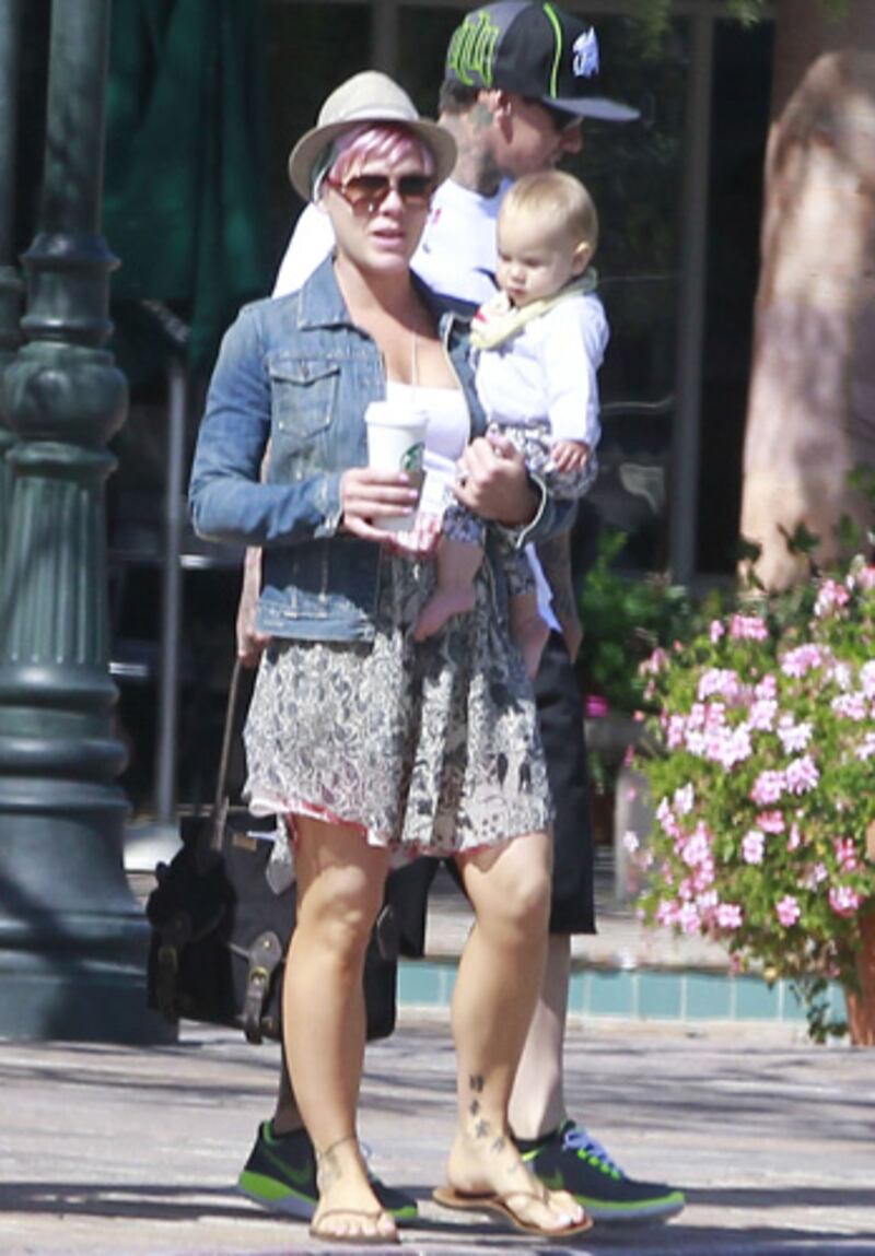 galleries/2012/05/11/beyonce-jessica-simpson-more-first-time-celeb-moms-photos/pink-celeb-first-time-mothers_acrxix