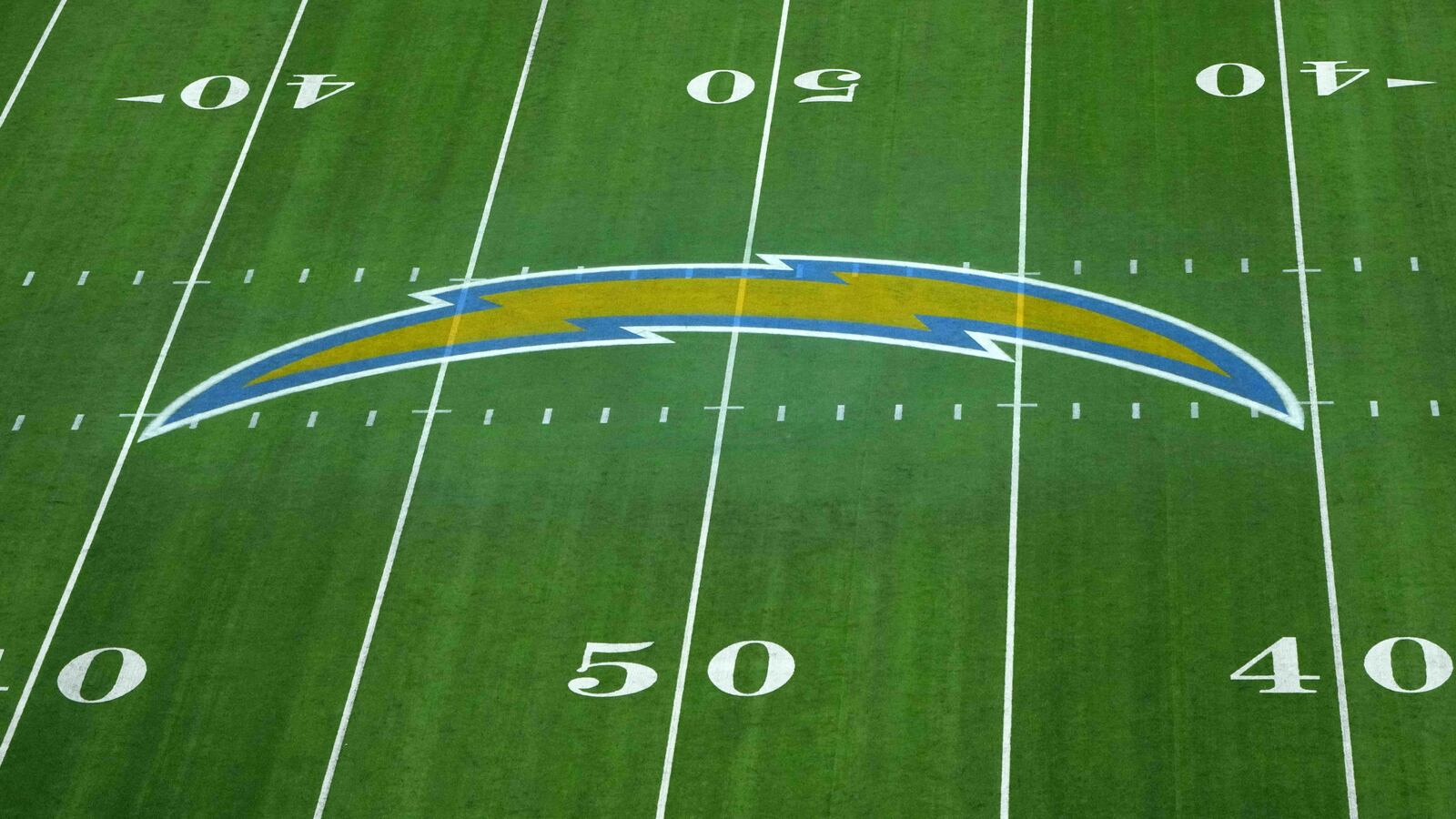 2021-08-23T030434Z_1740164497_MT1USATODAY16610707_RTRMADP_3_NFL-SAN-FRANCISCO-49ERS-AT-LOS-ANGELES-CHARGERS_xfnhiz