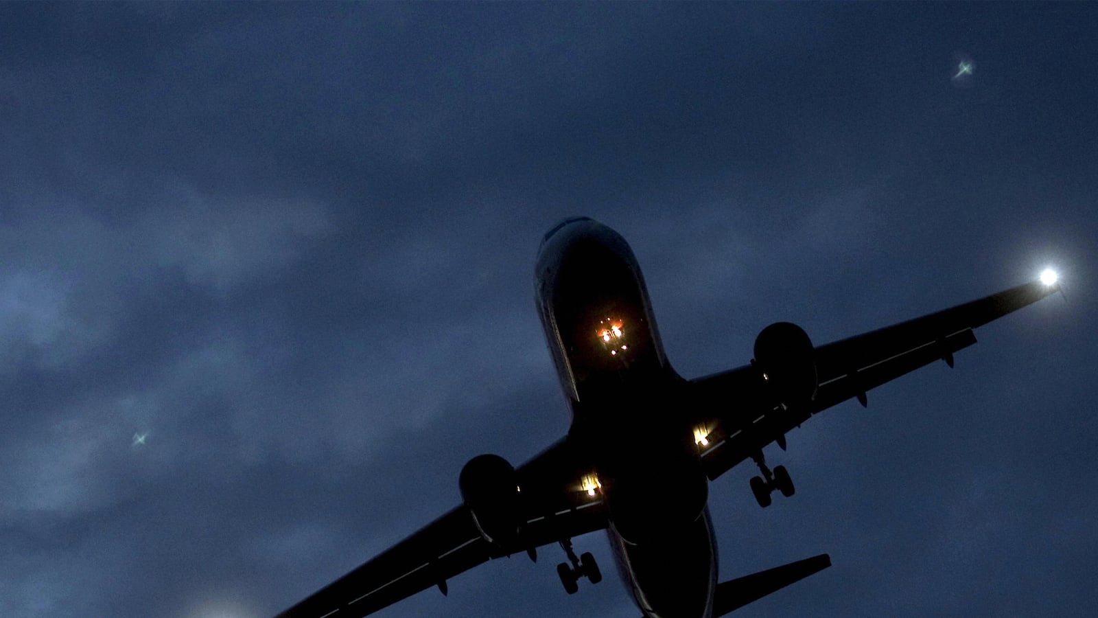 articles/2015/01/04/flight-8501-poses-question-are-modern-jets-too-automated-to-fly/150103-irving-air-safety-tease_wjuwmr