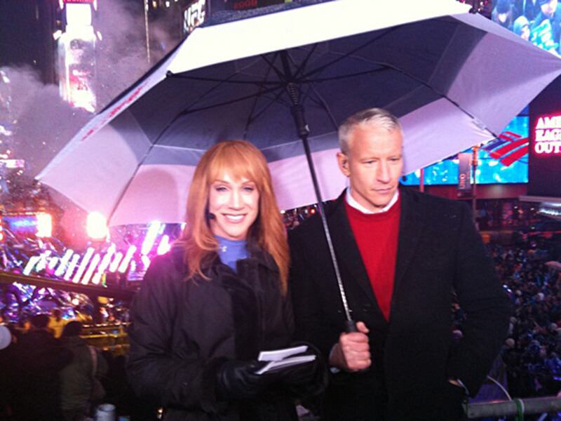 galleries/2010/12/16/celebrity-twitter-photos/twitpi1216---griffin_hefsbw