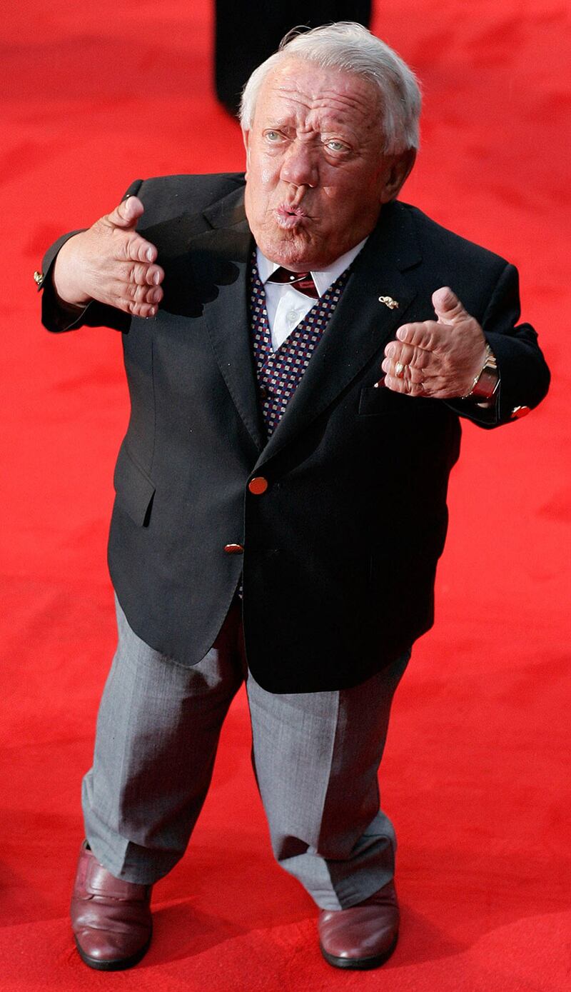 galleries/2016/12/31/the-iconic-celebrities-we-lost-in-2016-carrie-fisher-david-bowie-prince-muhammad-ali-and-more/KENNY-BAKER-GJ89XF_tbdk7s