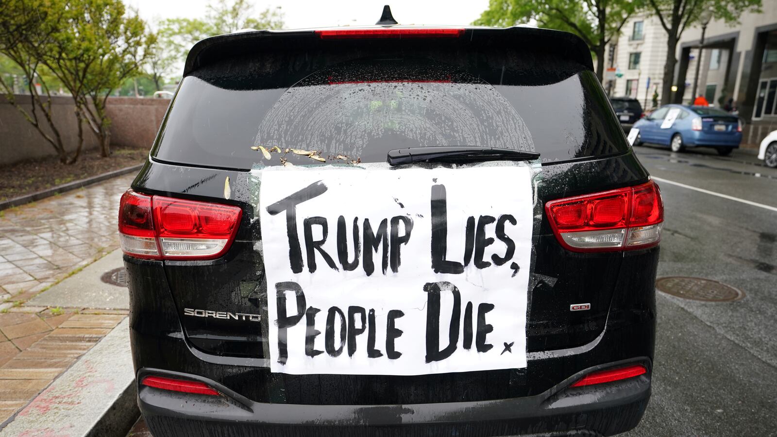 2020-04-23T000000Z_697731321_RC2LAG9793L5_RTRMADP_3_HEALTH-CORONAVIRUS-USA-PROTESTS_zjajgg