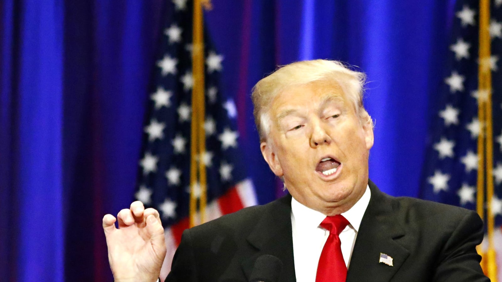 articles/2016/06/22/donald-trump-mostly-behaves-himself-in-anti-hilary-clinton-speech/160622-resnick-donald-trump-tease_kb2qb0